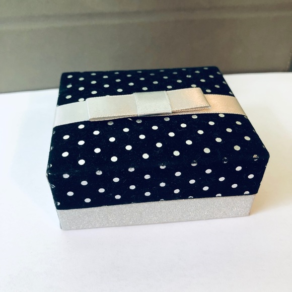 Gorgeous Bridal Necklace & Earring Set - Picture 5 of 6